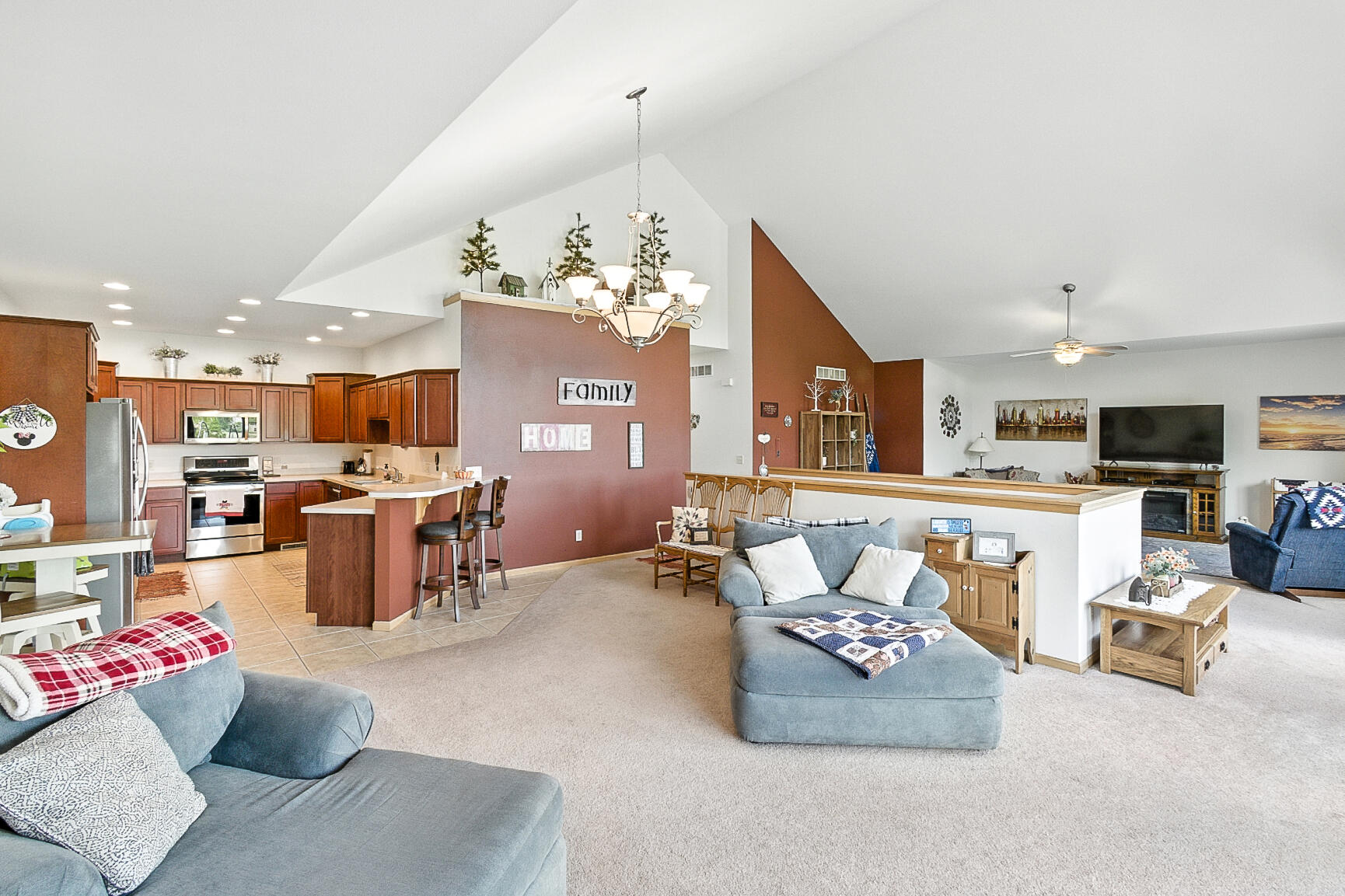 711 Cherokee Path, Unit 6 Lake Mills, WI 53551 - Photo 5 of 22 11