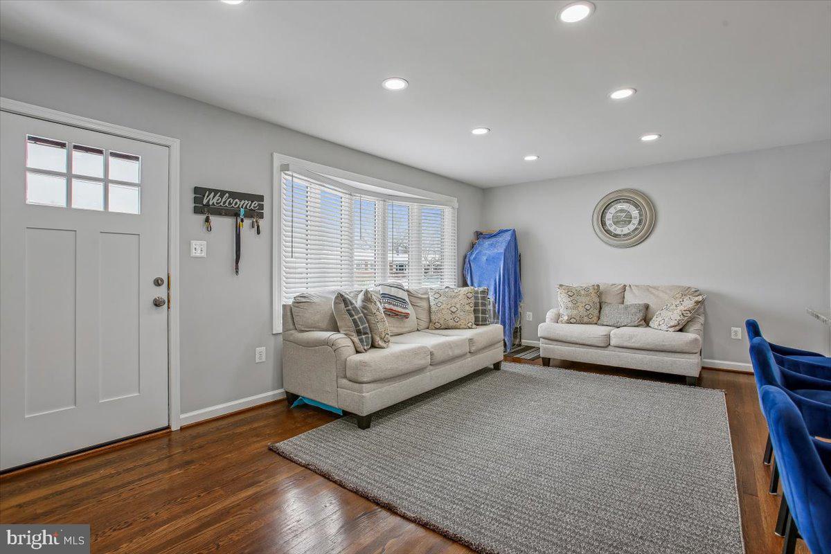 6916 Ruskin Street Springfield, VA 22150 - Photo 15 of 53 Main Level Living Room