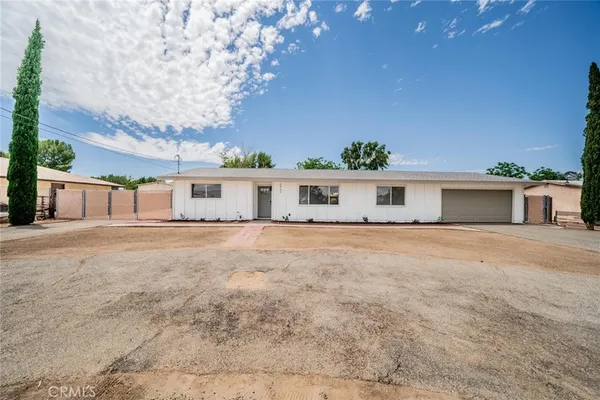 $425,000 | 9960 Cottonwood Avenue, Hesperia, CA 92345