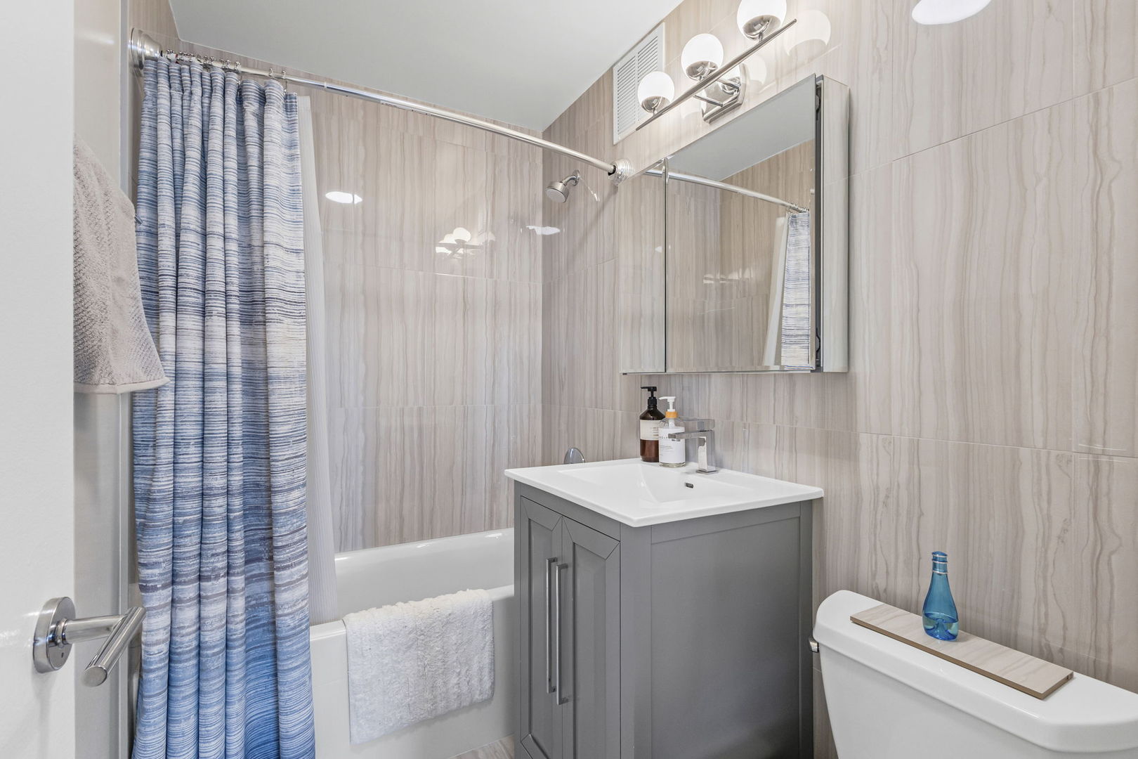 655 West Irving Park Road, Unit 2403 Chicago, IL 60613 - Photo 14 of 21