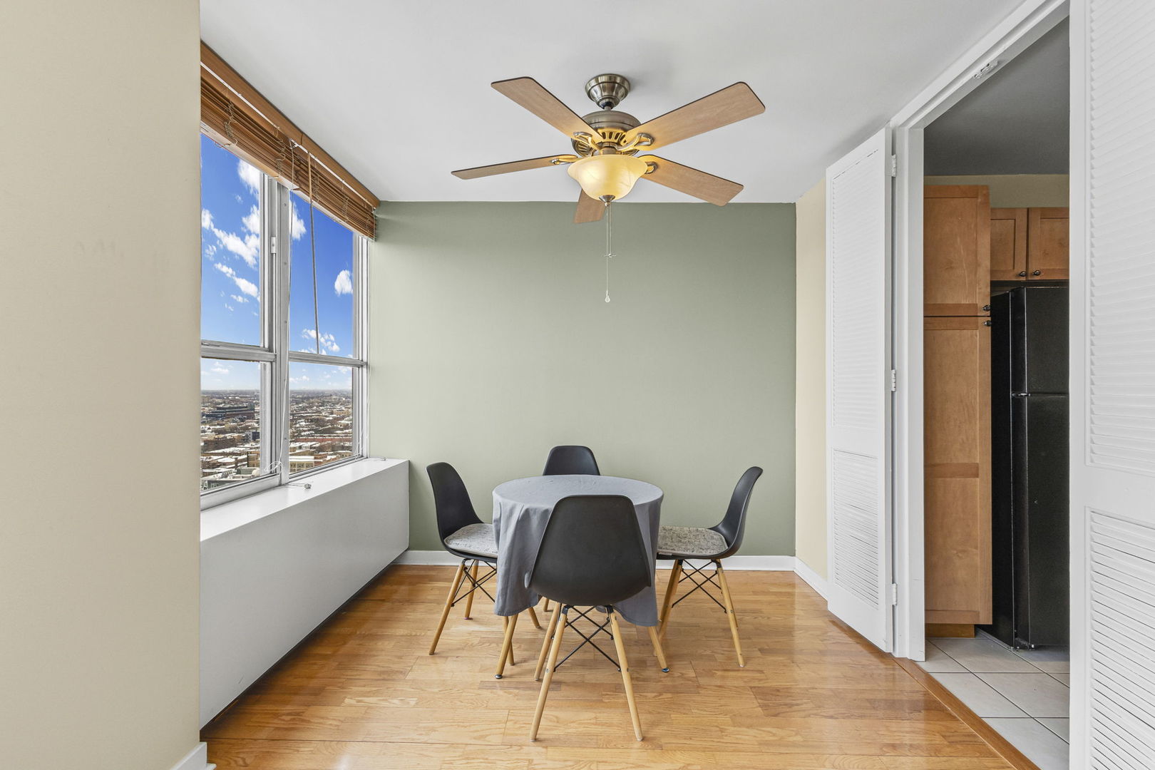 655 West Irving Park Road, Unit 2403 Chicago, IL 60613 - Photo 5 of 21