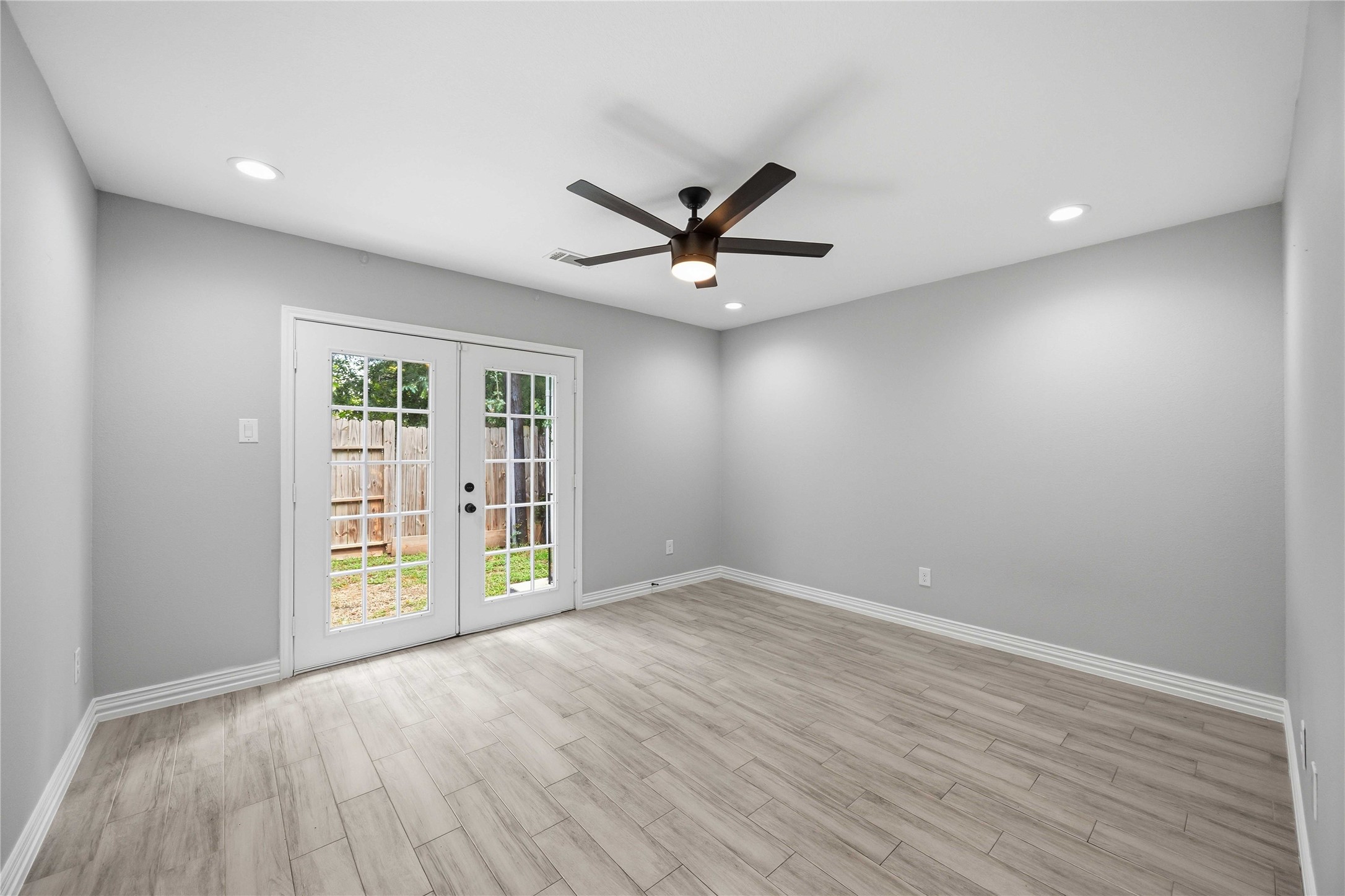 3425 Mt Pleasant Street, Unit B Houston, TX 77021 - Photo 19 of 27 Primary bedroom