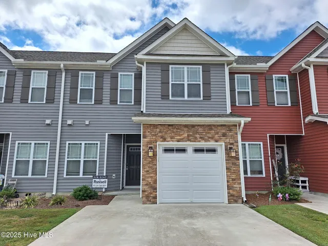 $1,750 | 1807 Fox Den Way, Unit 4, Greenville, NC 27858