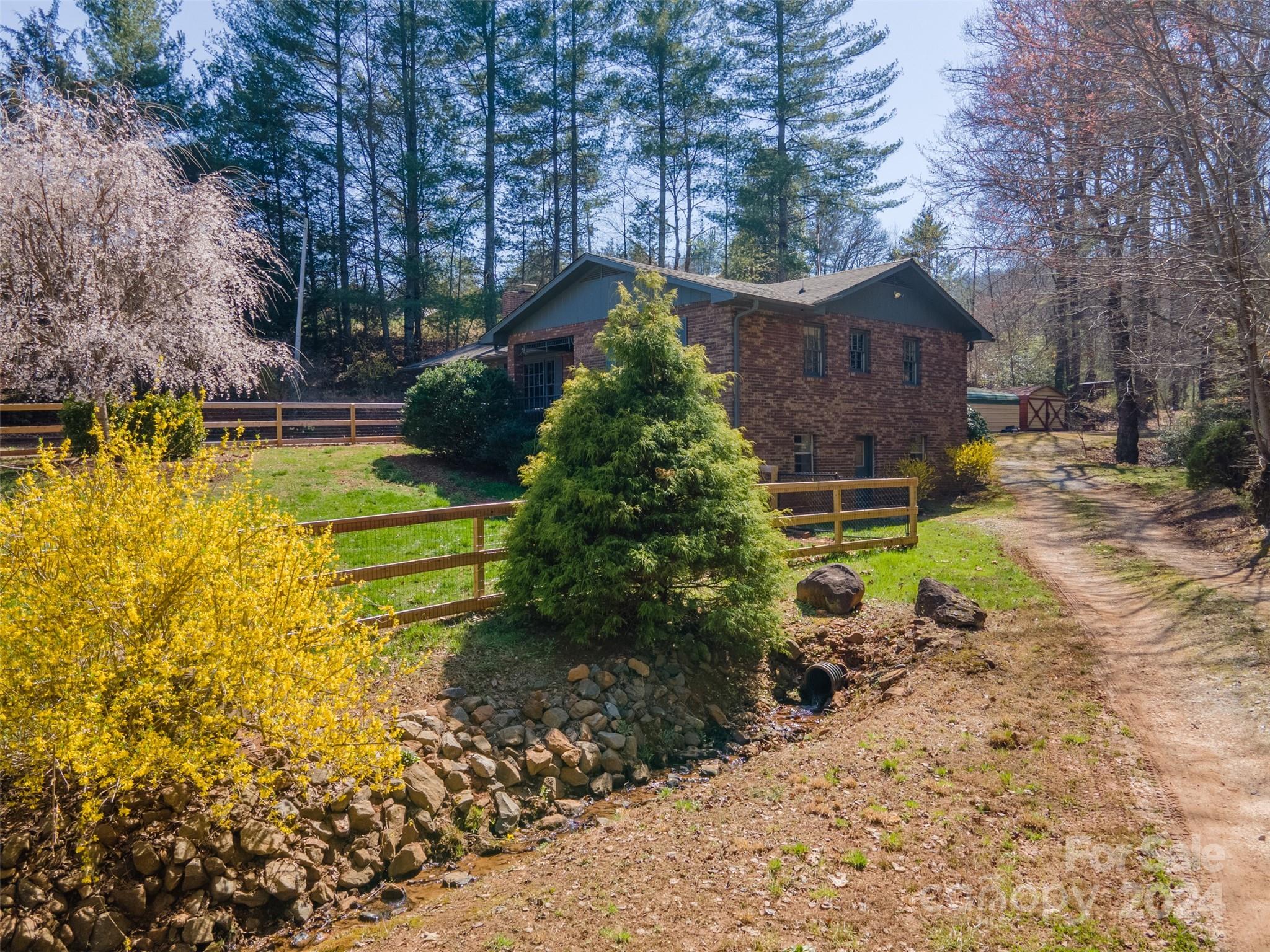 1118 Fulcher Road Franklin, NC 28734 - Photo 3 of 48 Gallery Image 3
