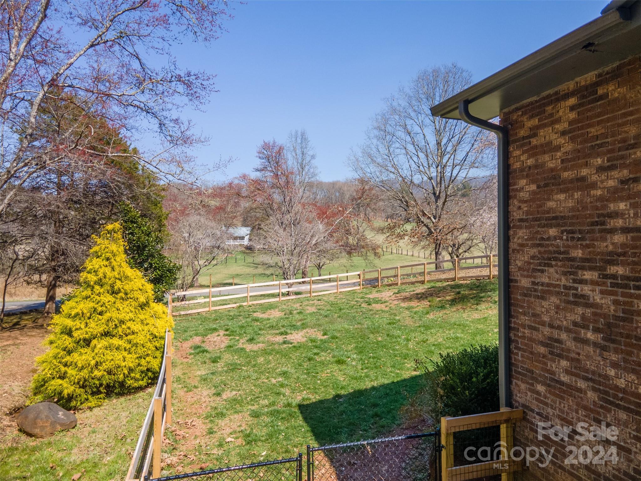 1118 Fulcher Road Franklin, NC 28734 - Photo 4 of 48 Gallery Image 4