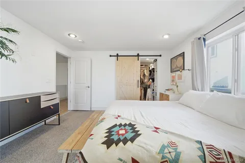 a view of a livingroom with furniture and windows