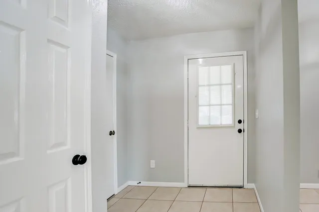 $2,100 | 5106 Spring Cir Drive, Pearland, TX 77584