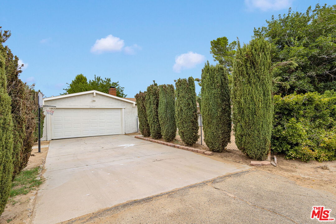 12625 Tamiani Road Apple Valley, CA 92308 - Photo 1 of 49