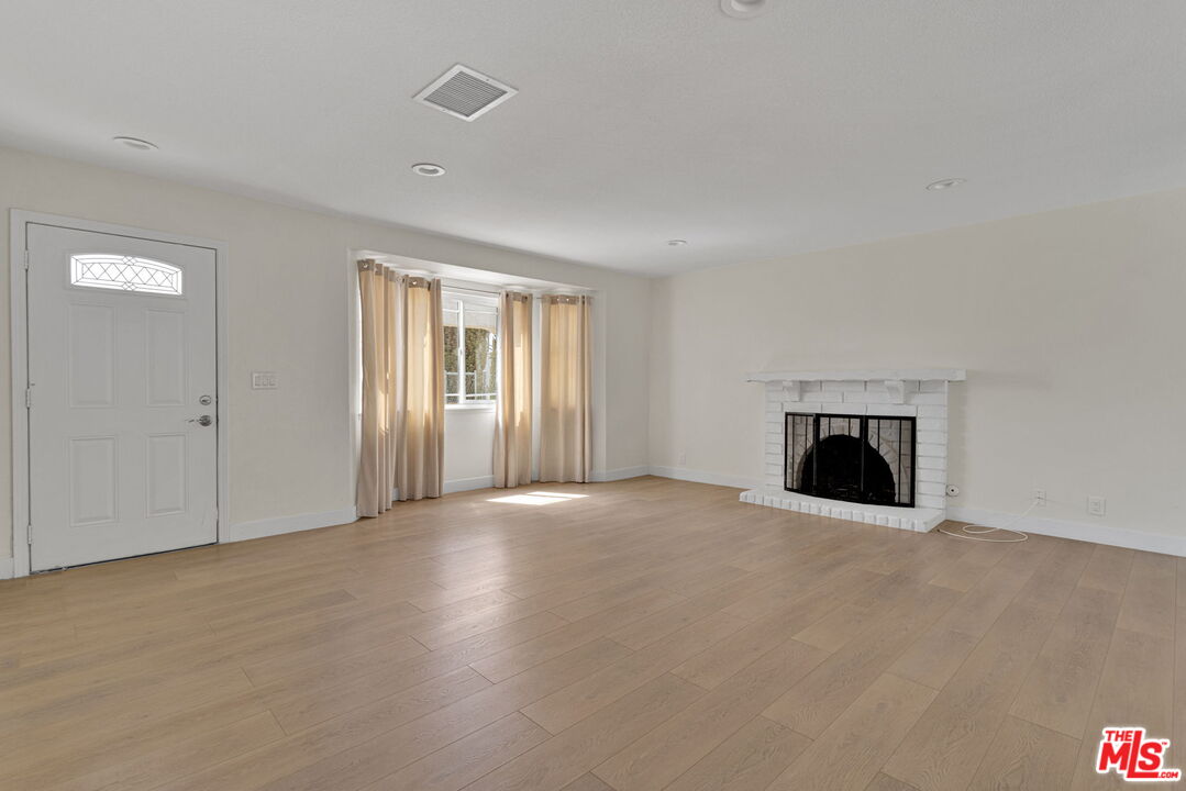 12625 Tamiani Road Apple Valley, CA 92308 - Photo 5 of 49