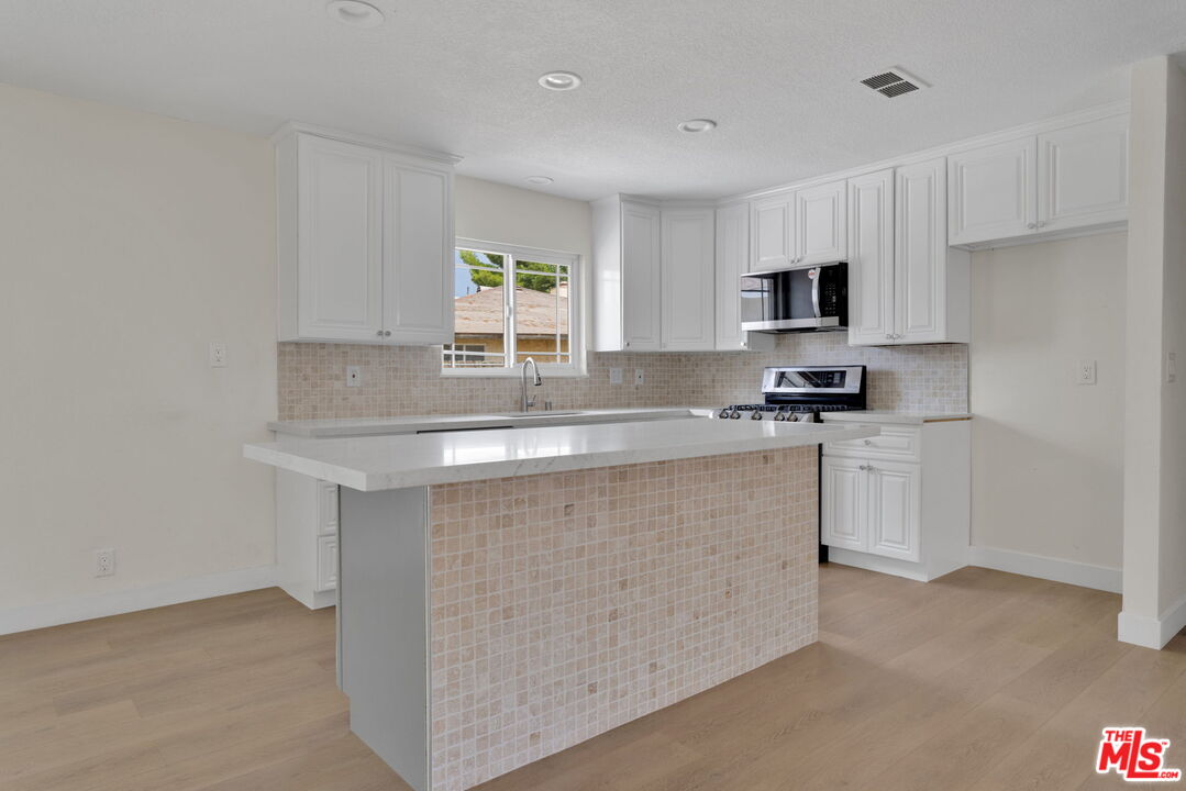 12625 Tamiani Road Apple Valley, CA 92308 - Photo 8 of 49