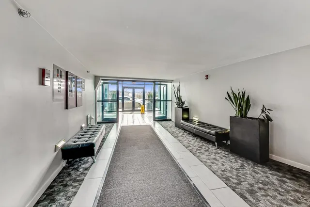 $349,900 | 1224 West Van Buren Street, Unit 304, Chicago, IL 60607