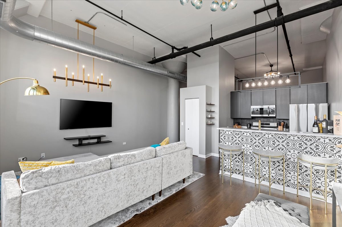 1224 West Van Buren Street, Unit 304 Chicago, IL 60607 - Photo 4 of 29 a living room with furniture and a flat screen tv