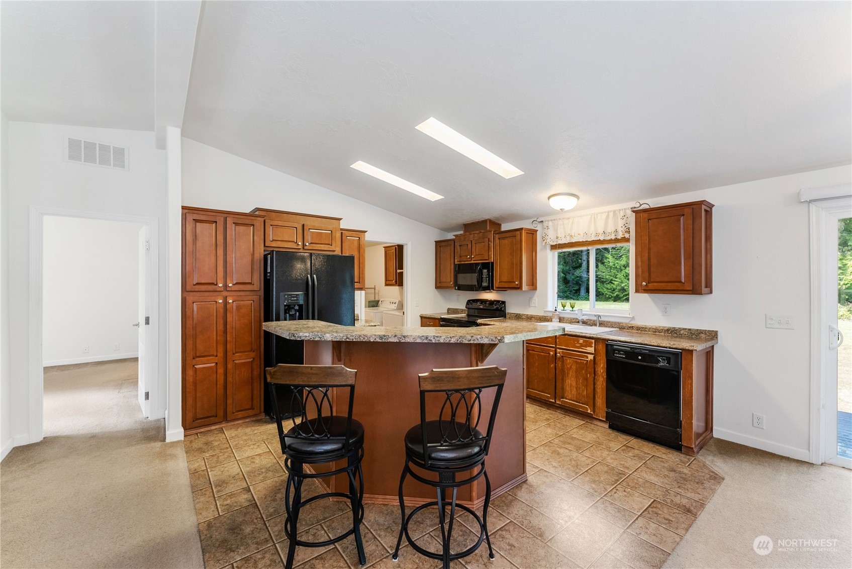 1635 Southwest Old Clifton Road Port Orchard, WA 98367 - Photo 11 of 40 Gallery Image 11