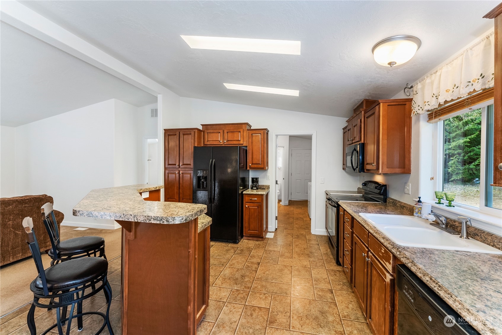1635 Southwest Old Clifton Road Port Orchard, WA 98367 - Photo 12 of 40 Gallery Image 12