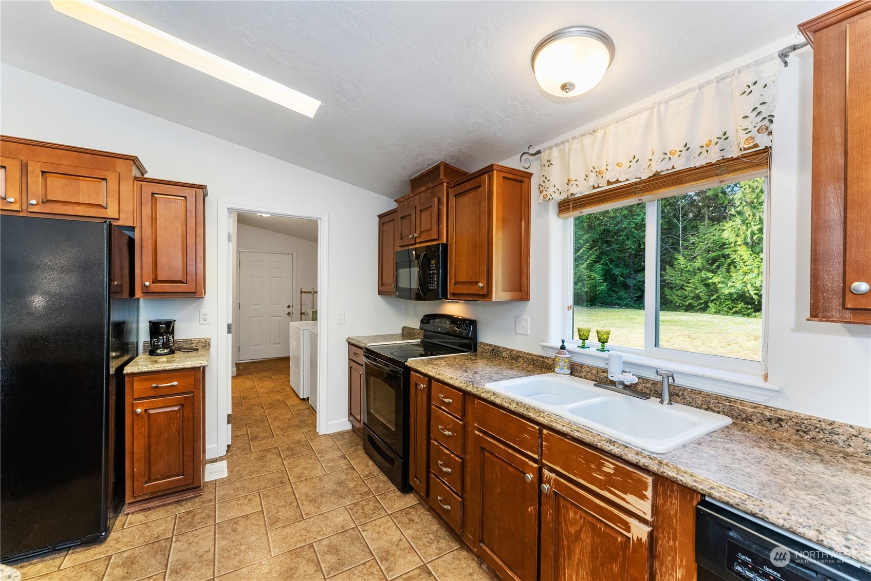 1635 Southwest Old Clifton Road Port Orchard, WA 98367 - Photo 13 of 40 Gallery Image 13