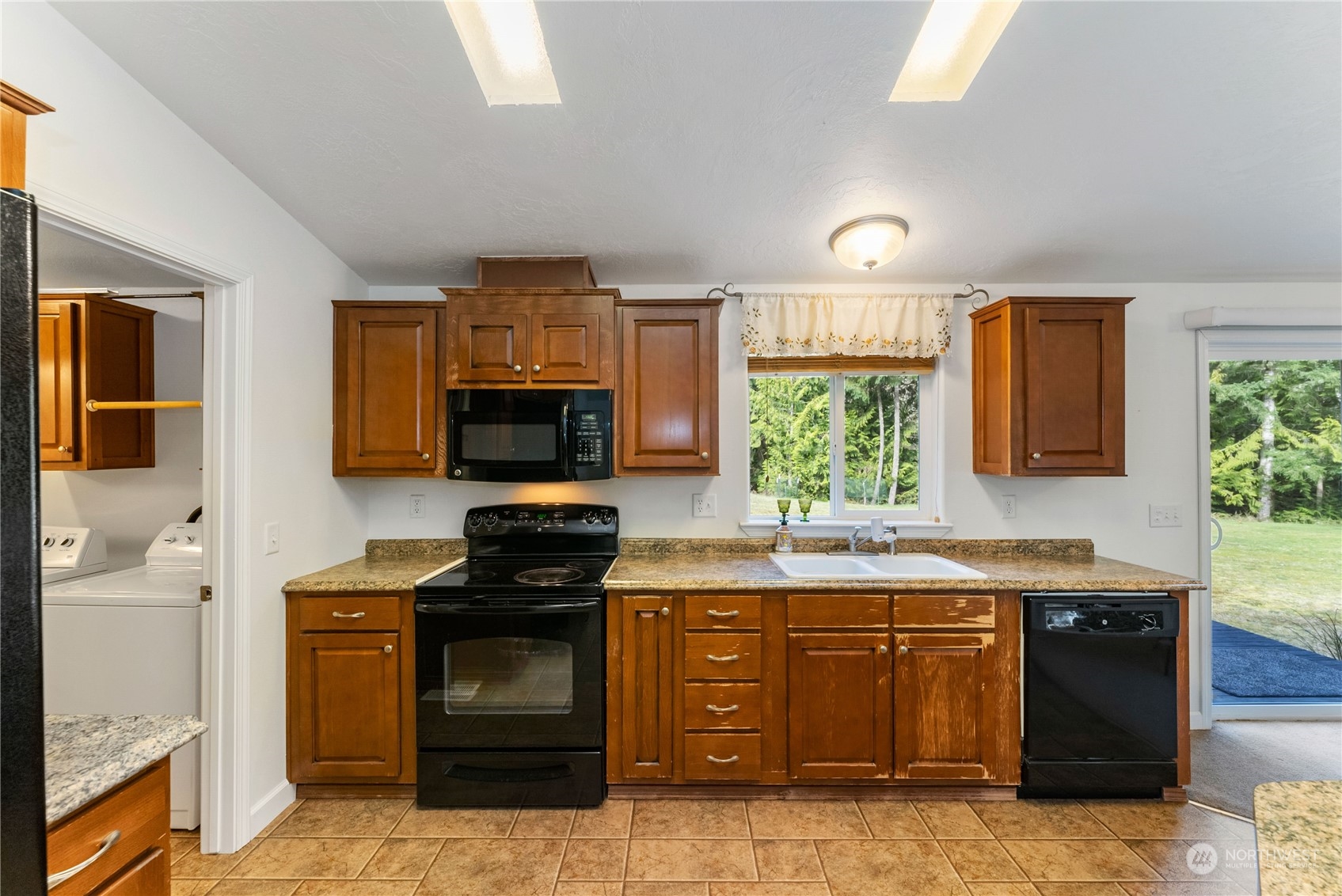 1635 Southwest Old Clifton Road Port Orchard, WA 98367 - Photo 14 of 40 Gallery Image 14