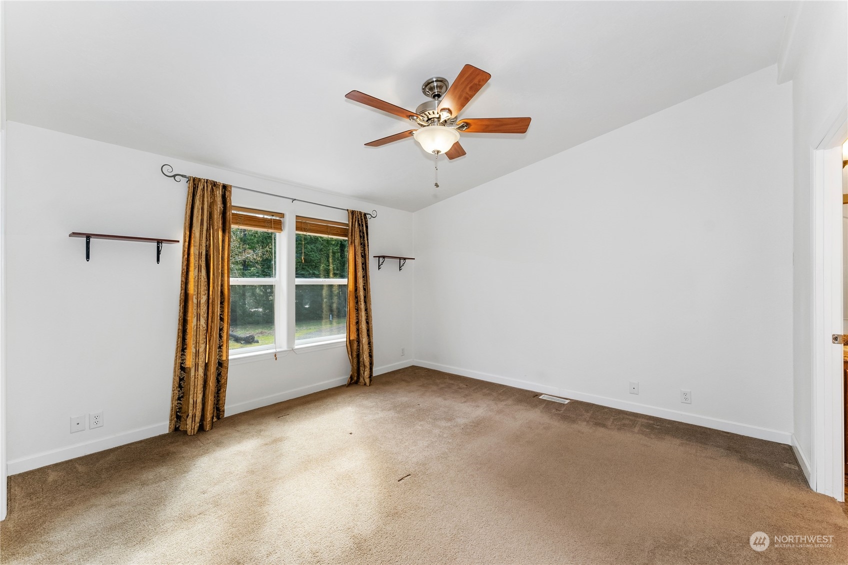 1635 Southwest Old Clifton Road Port Orchard, WA 98367 - Photo 18 of 40 Gallery Image 18