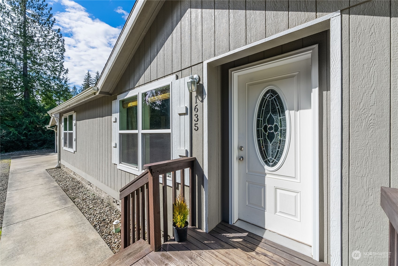 1635 Southwest Old Clifton Road Port Orchard, WA 98367 - Photo 3 of 40 Gallery Image 3