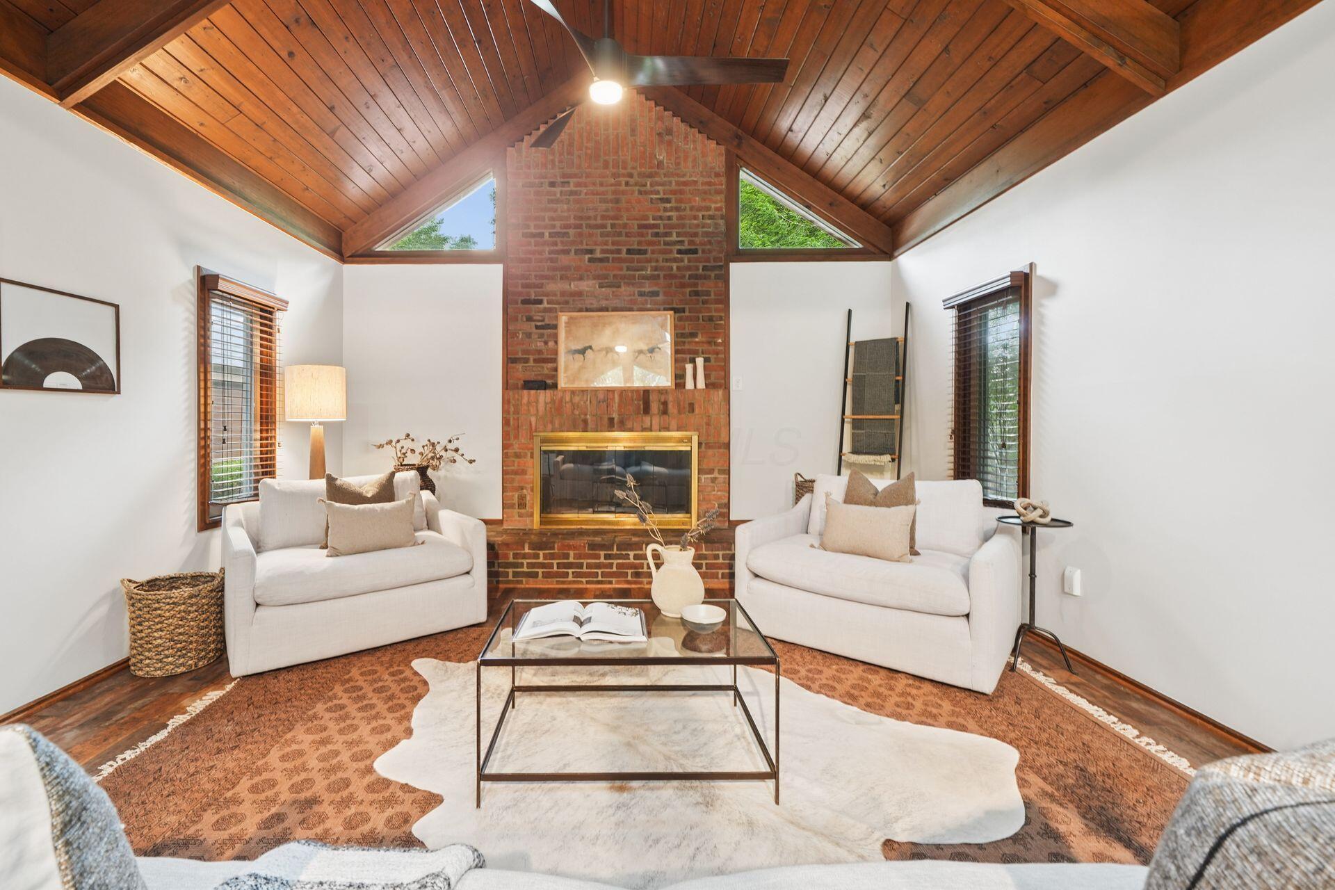 2756 Lear Road Upper Arlington, OH 43220 - Photo 9 of 58 Living Room