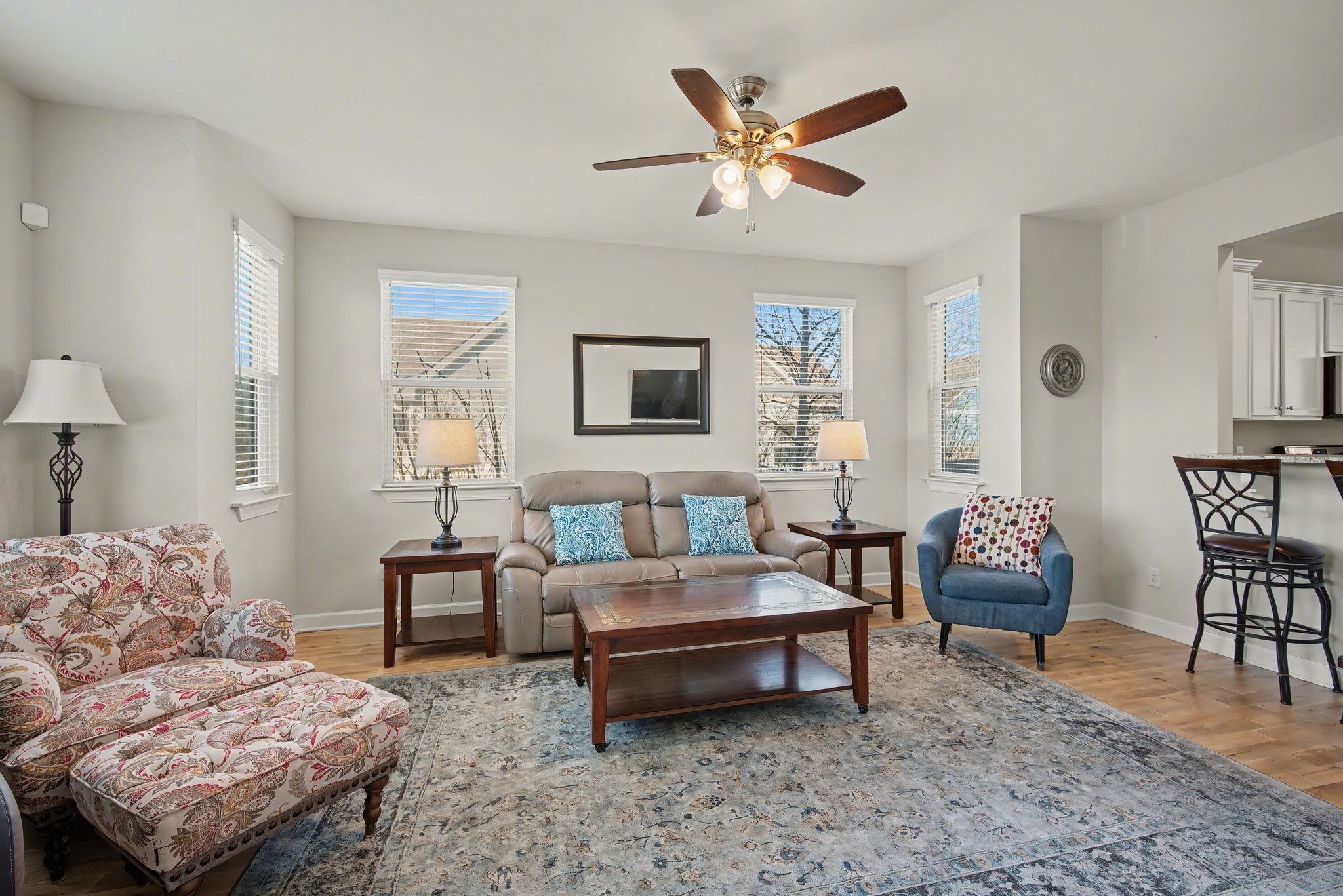 912 Pierce Road Madison, TN 37115 - Photo 5 of 32 a living room with furniture a rug and a lamp