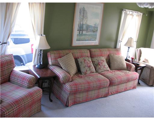 107 Steve Lopes Way Woonsocket, RI 02895 - Photo 6 of 17 Living Room.