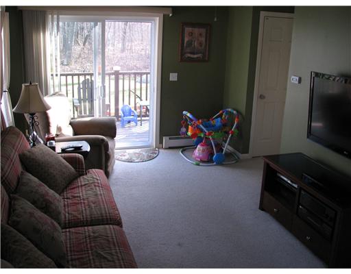 107 Steve Lopes Way Woonsocket, RI 02895 - Photo 7 of 17 Living Room.