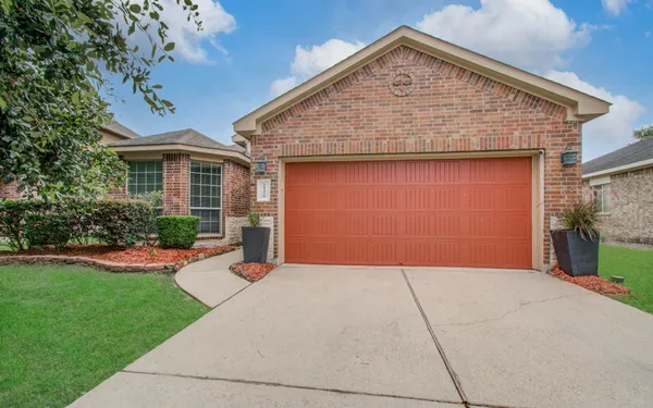 $2,100 | 21379 Village Crossing Lane, Porter, TX 77365