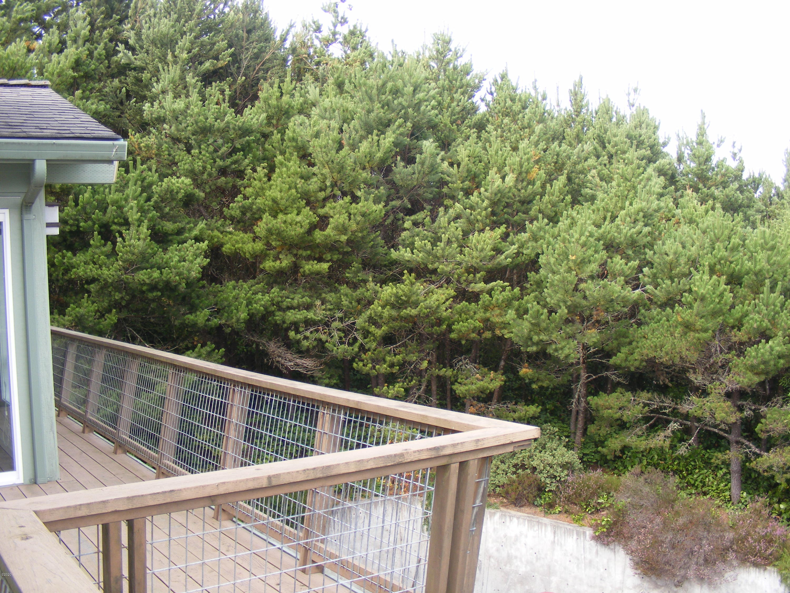 415 Northwest 19th Street Newport, OR 97365 - Photo 4 of 40 Deck