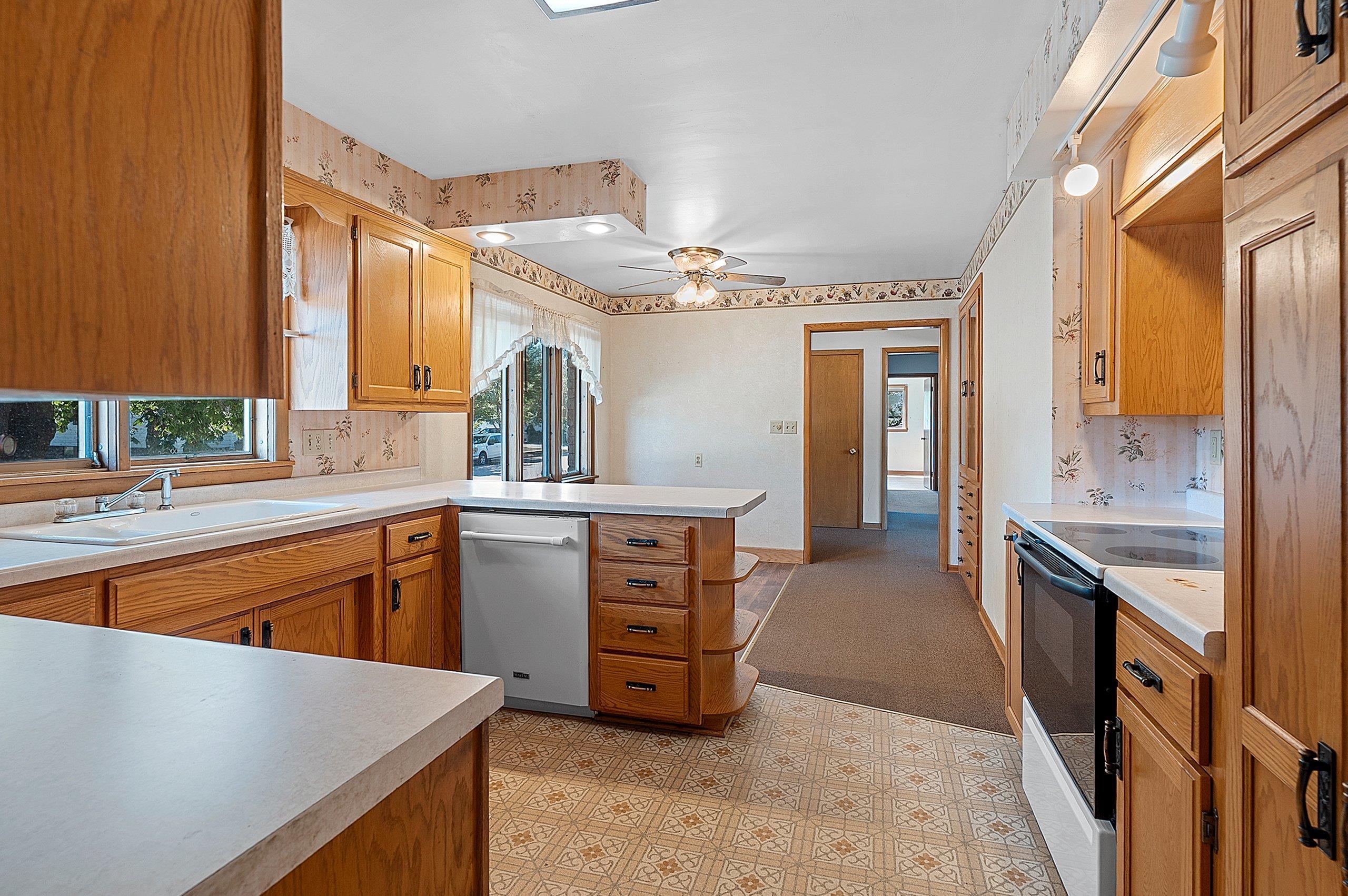 357 Jefferson Street Oconto, WI 54153 - Photo 16 of 62