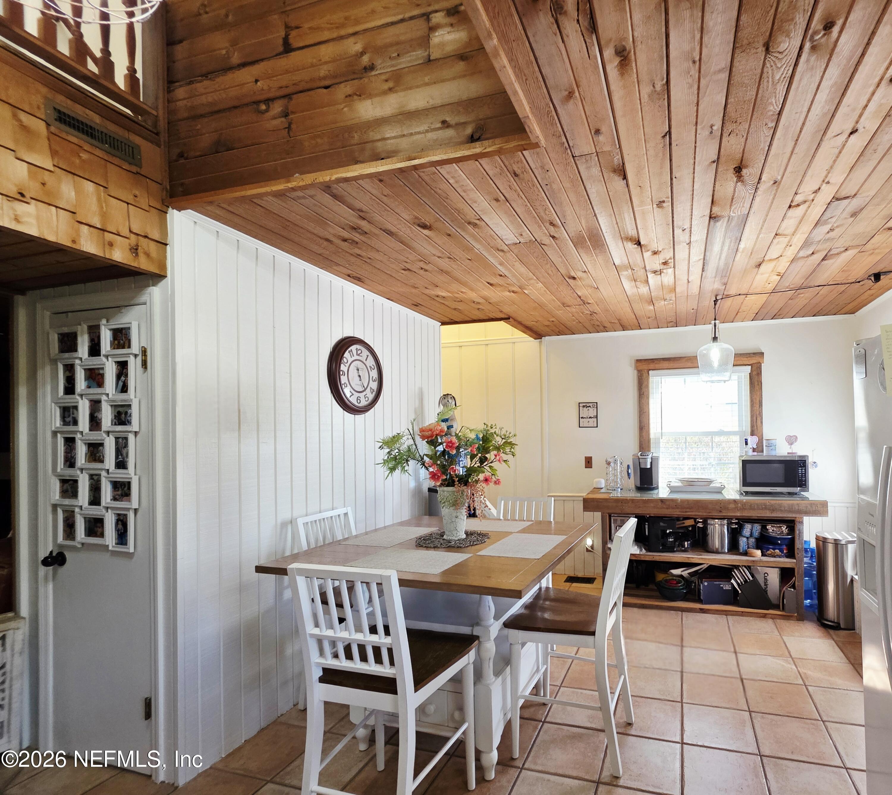 108 Creekside Road Satsuma, FL 32189 - Photo 26 of 51 a outdoor space with furniture