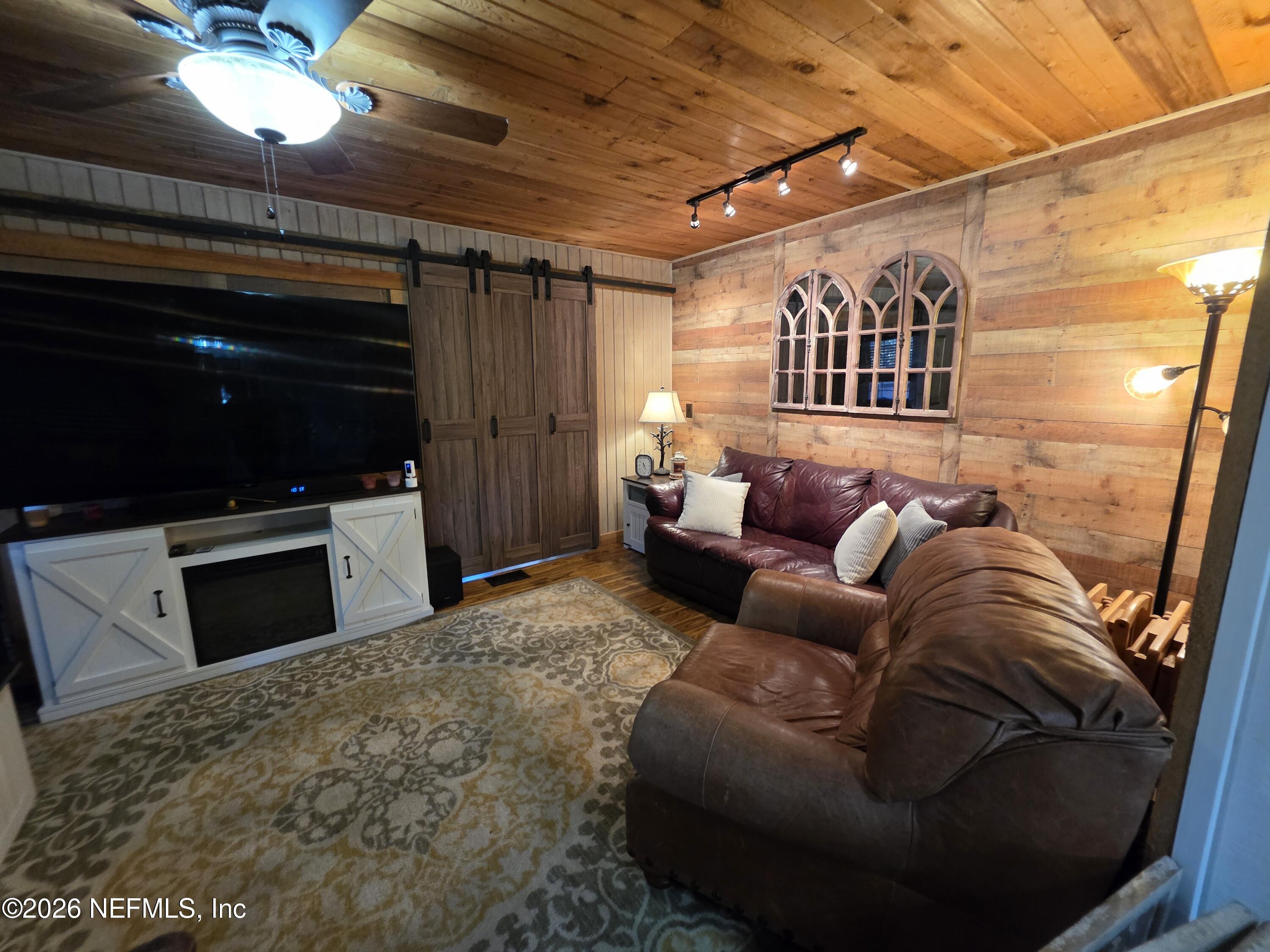 108 Creekside Road Satsuma, FL 32189 - Photo 37 of 51 a living room with furniture and a flat screen tv