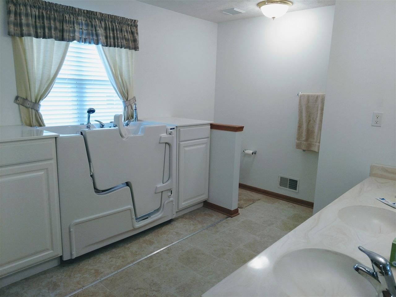 9241 Peet Road Chesaning, MI 48616 - Photo 13 of 23 21437071-12.JPG