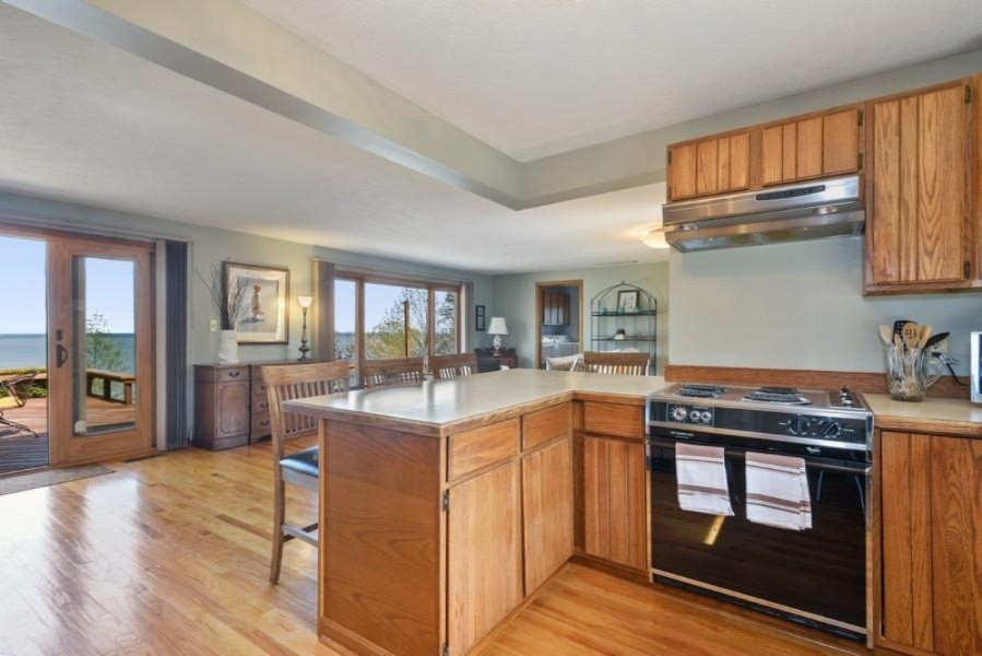 1080 Sylvan Road Benton Harbor, MI 49022 - Photo 14 of 23 08_1080SylvanDrive_91_KitchenLivingRoom_