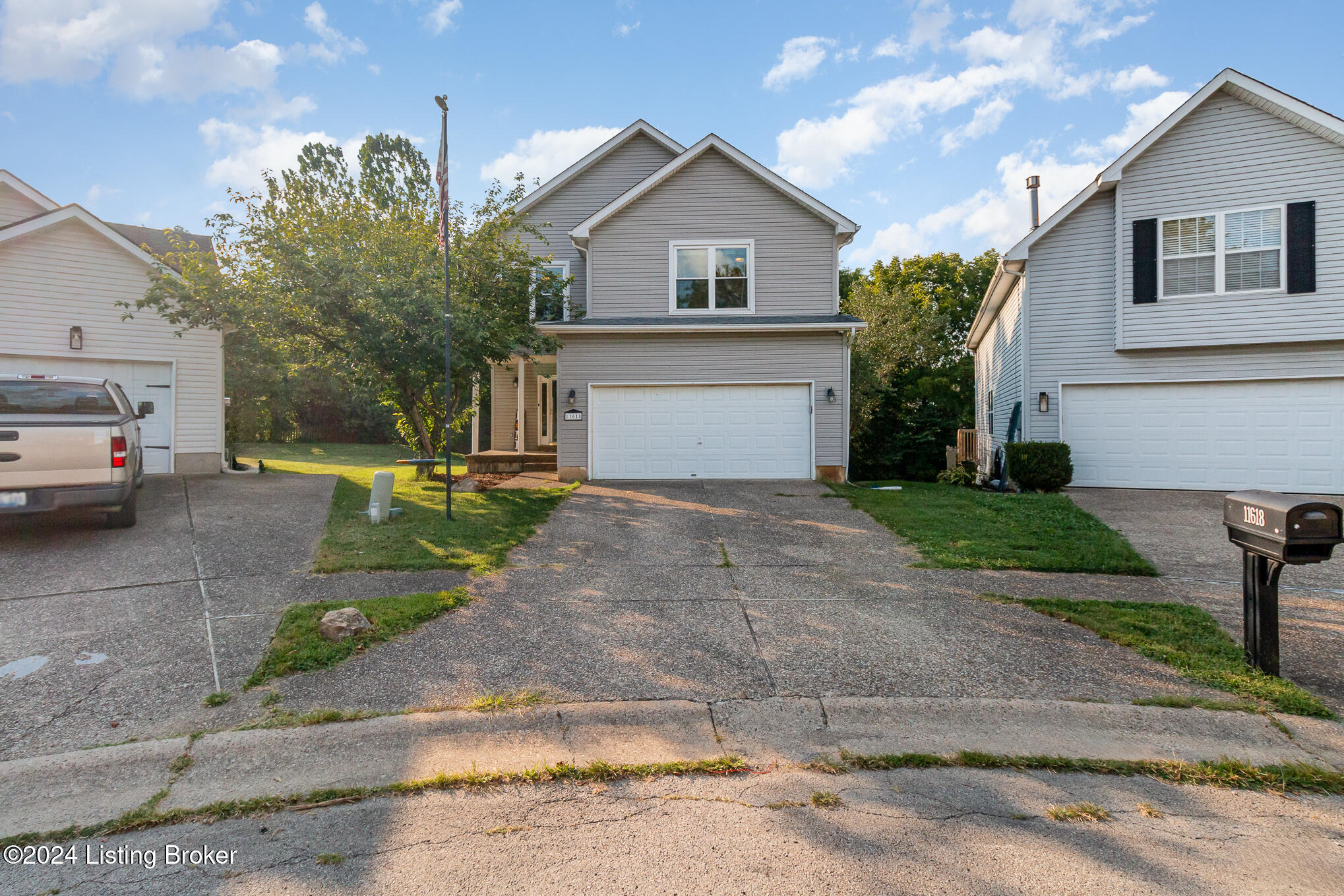 11618 Walnut View Way Louisville, KY 40299 - Photo 2 of 37 Front
