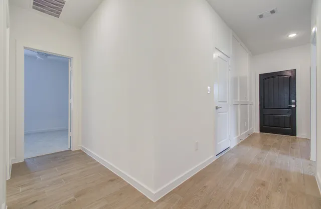 $2,300 | 225 Little Spg Court, Anahuac, TX 77514