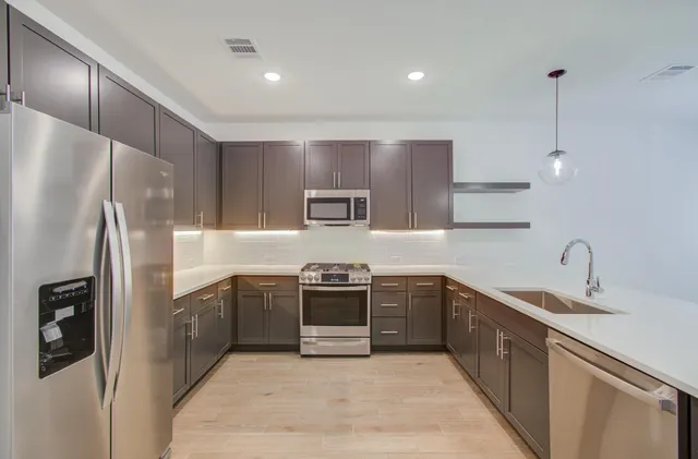 $2,300 | 225 Little Spg Court, Anahuac, TX 77514