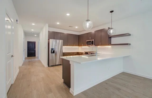 $2,300 | 225 Little Spg Court, Anahuac, TX 77514