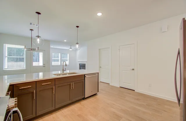 $2,300 | 225 Little Spg Court, Anahuac, TX 77514