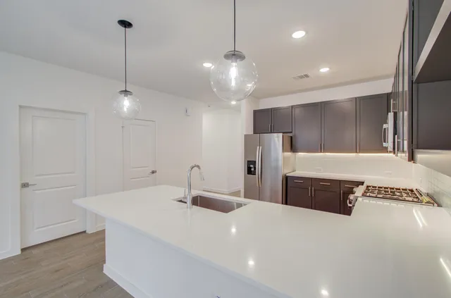 $2,300 | 225 Little Spg Court, Anahuac, TX 77514