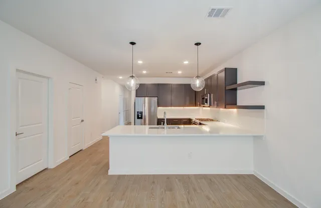 $2,300 | 225 Little Spg Court, Anahuac, TX 77514