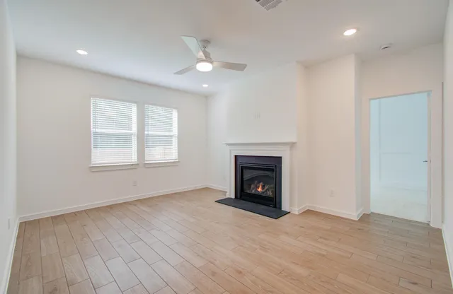 $2,300 | 225 Little Spg Court, Anahuac, TX 77514