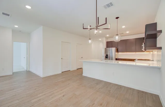 $2,300 | 225 Little Spg Court, Anahuac, TX 77514