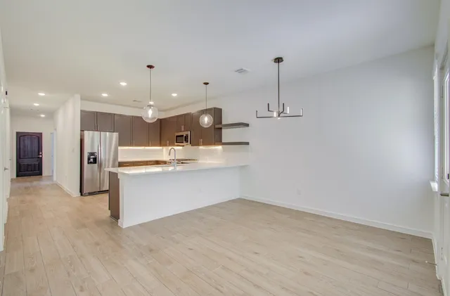 $2,300 | 225 Little Spg Court, Anahuac, TX 77514