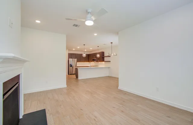 $2,300 | 225 Little Spg Court, Anahuac, TX 77514