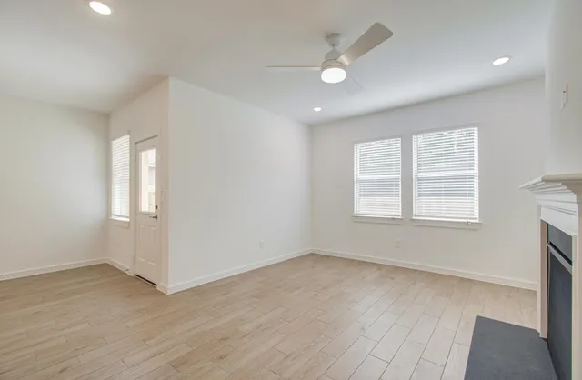 $2,300 | 225 Little Spg Court, Anahuac, TX 77514