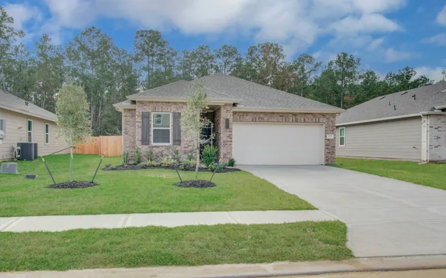 $2,300 | 225 Little Spg Court, Anahuac, TX 77514