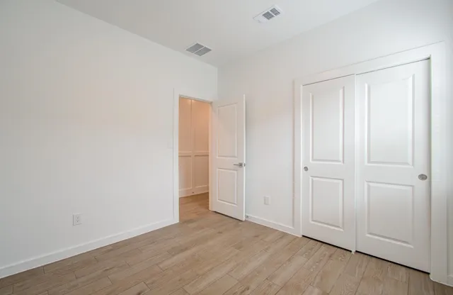 $2,300 | 225 Little Spg Court, Anahuac, TX 77514