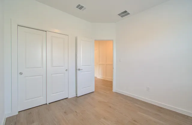 $2,300 | 225 Little Spg Court, Anahuac, TX 77514