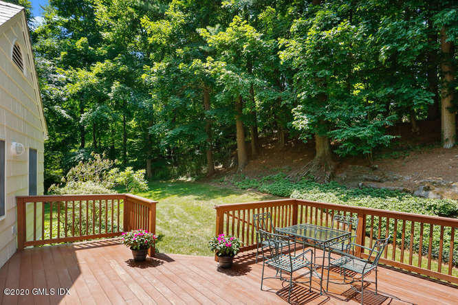 124 Dingletown Road Greenwich, CT 06830 - Photo 8 of 12 124 Dingletown Rd Greenwich CT-small-049