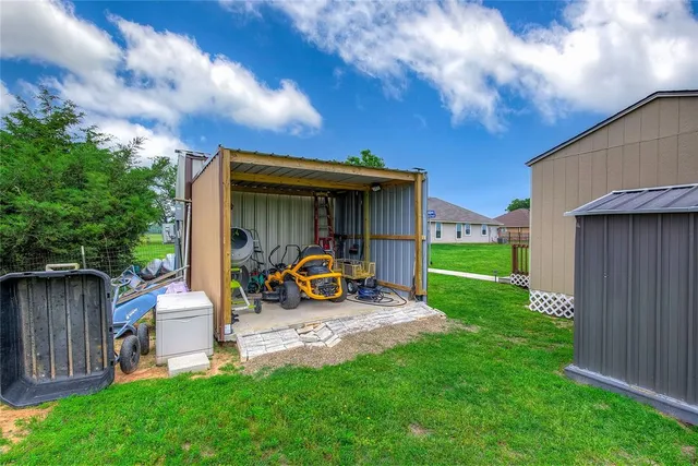 a view of a house with backyard and porch